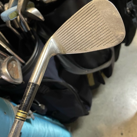 Walter Hagen iron n8 in RH
Steel shaft 
Used - Picture 2 of 5